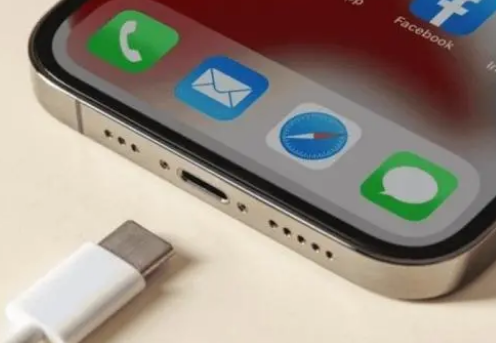 兴文苹果15维修分享iPhone15改USB-C接口后能和安卓用户互借充电器吗 